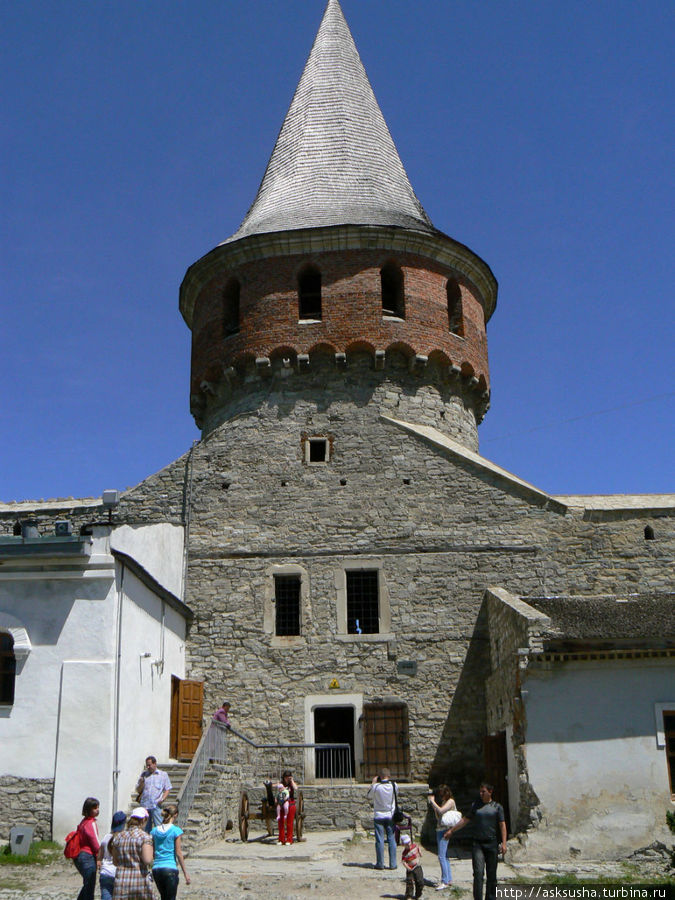 В Лянцкоронской башне — вход в музей Каменец-Подольский, Украина