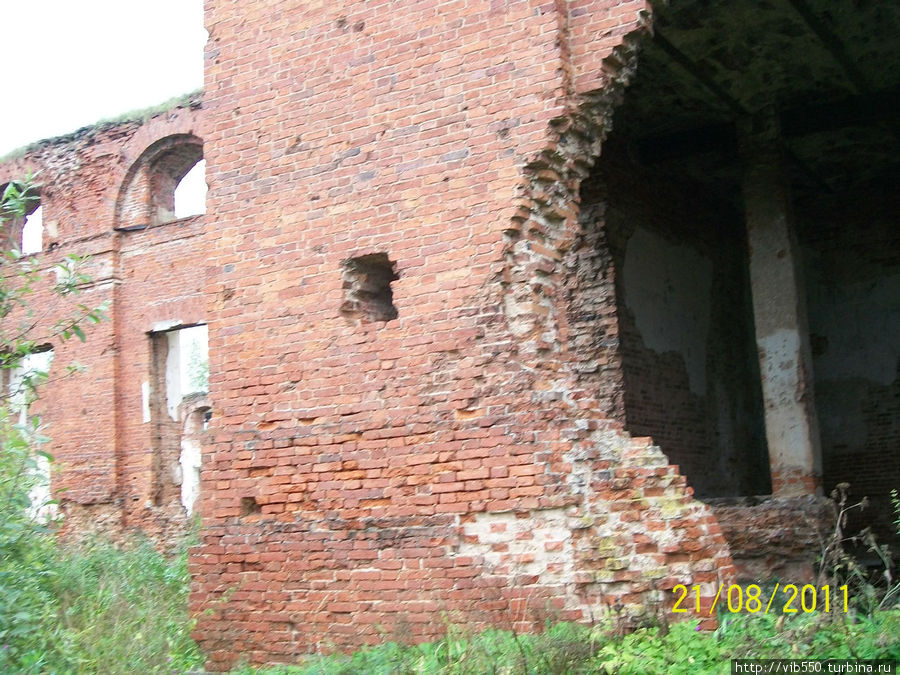 Исторические руины  в Селищах под Великим Новгородом Селищи, Россия