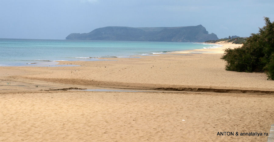 Золотой пляж длиной в 9 км. Остров Порту-Санту, Португалия