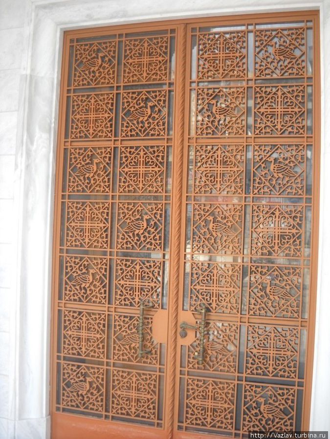 Врата Пирей, Греция