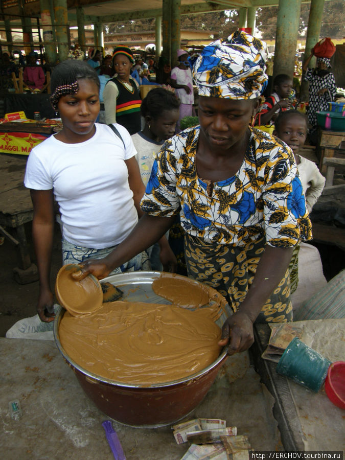 На городском рынке в Канкане Канкан, Гвинея