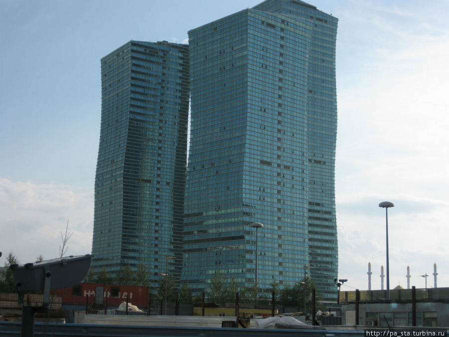 здания будто танцуют Астана, Казахстан