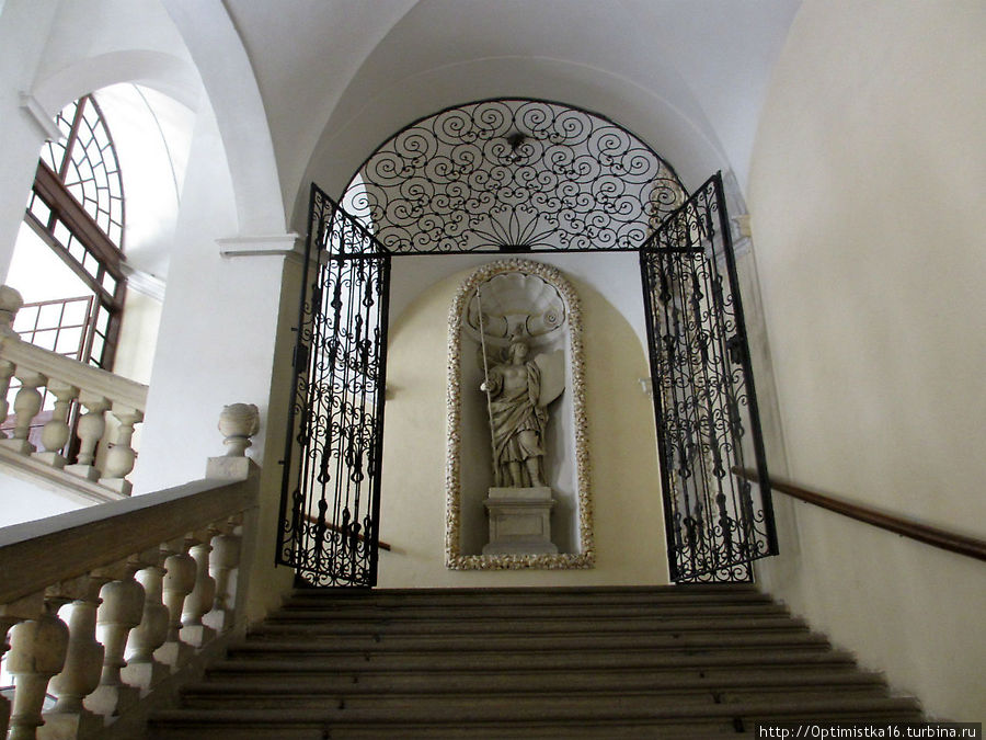 Лестница, ведущая на третий этаж Кромержиж, Чехия