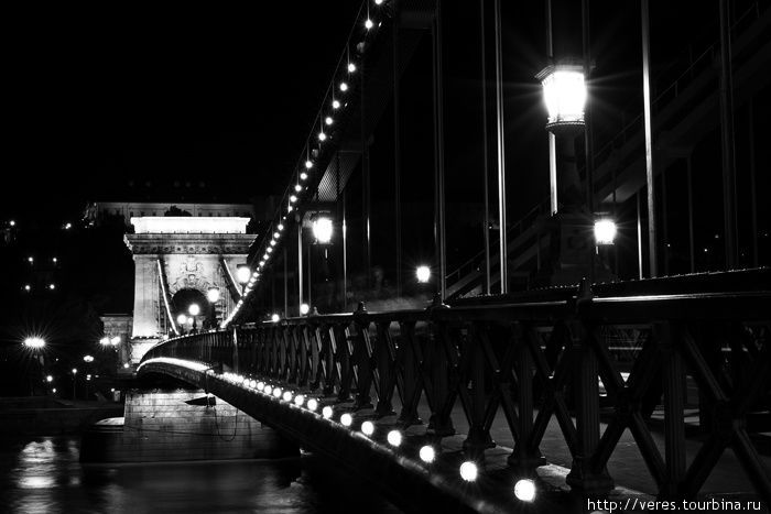 фонарики на Цепном мосту