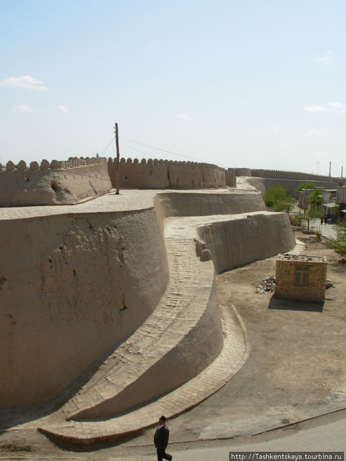 Хива. Стена старого города. Вид изнутри. Муйнак, Узбекистан