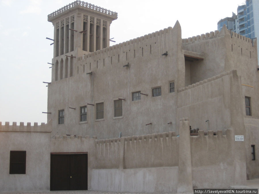 Ветряные башни встречаются во всех эмиратах и странах Персидского залива. Аджман, ОАЭ