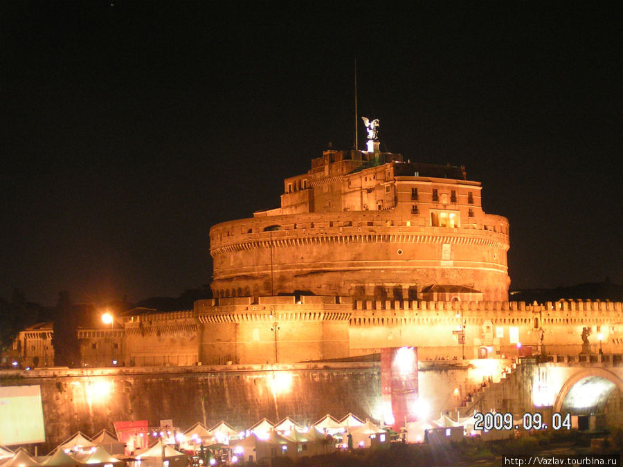Вид на замок в ночи Рим, Италия