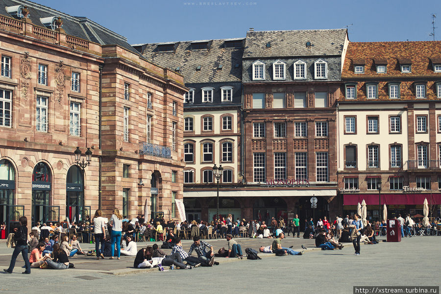 Центральная площадь. Ощущение полного расслабления у людей:) Страсбург, Франция
