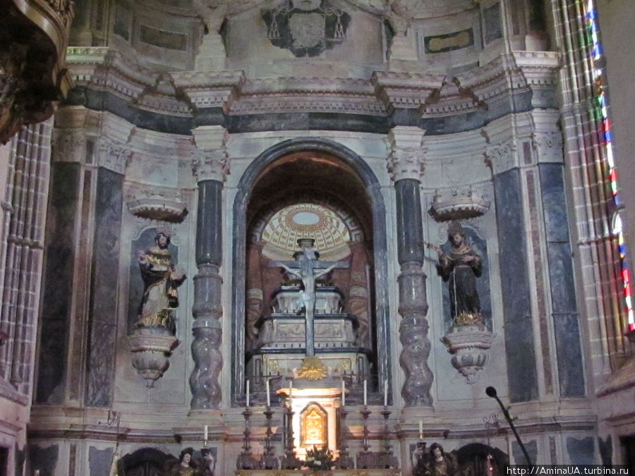 готическая церковь Сао Франсишку Эвора, Португалия