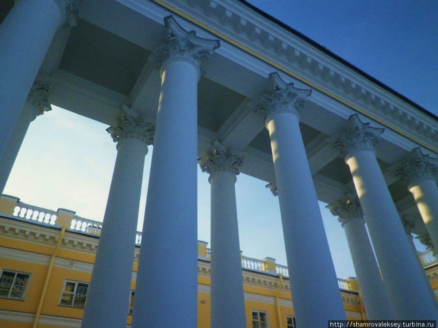 Колоннада Александровского дворца Пушкин, Россия