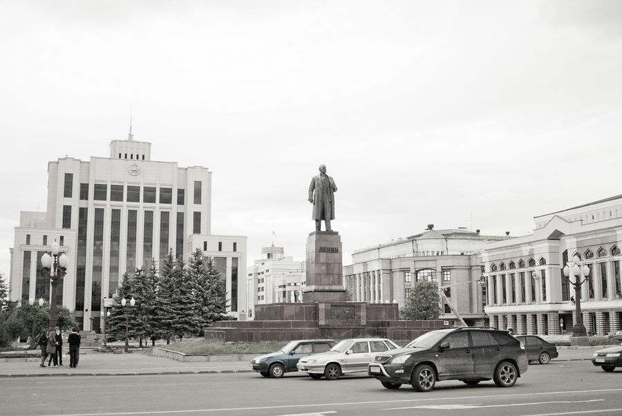 Советская провинциальная архитектура невероятно тосклива и безыдейна. Мне кажется, именно она раздавила чувство прекрасного целым поколениям. Казань, Россия