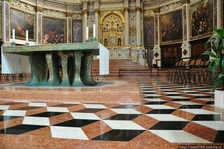 Красивый мраморный пол. Виченца, Италия