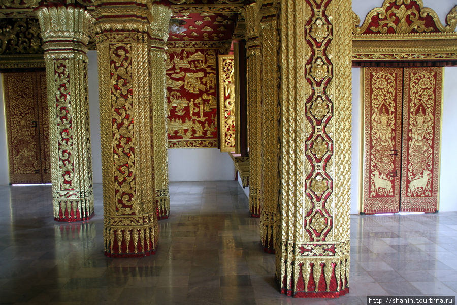 Храм на территории Королевского дворца Луанг-Прабанг, Лаос