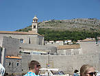 Порт в окружении стен, хранящих независимость и свободу Дубровника
