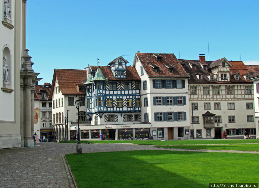 Аббатство прилегает к улицам старого города Санкт-Галлен, Швейцария
