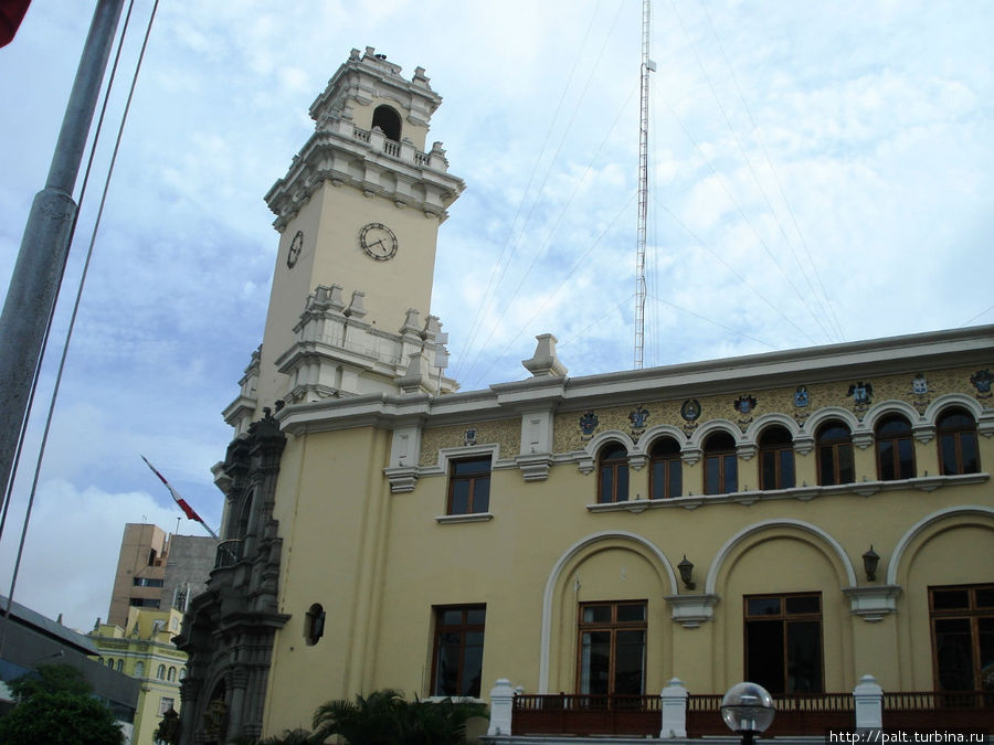 Муниципальный дворец. Здесь располагается городской совет. Лима, Перу
