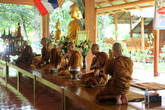 Монахи во время торжественной службы