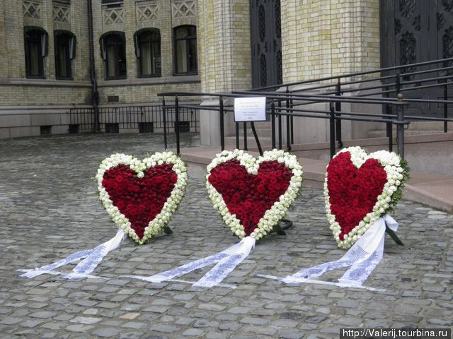 В память о жертвах теракта, который потряс Норвегию. Осло, Норвегия