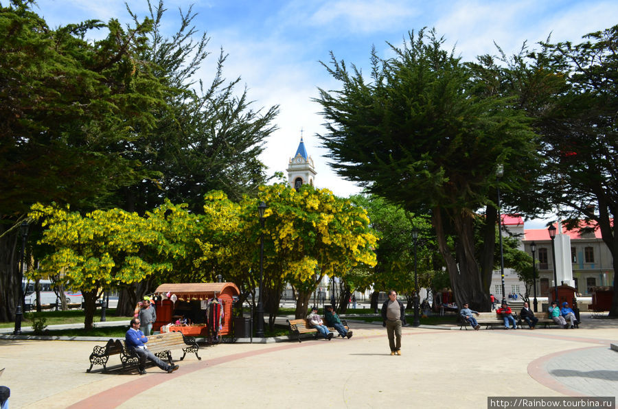 Сквер на центральной площади Пунта-Аренас, Чили
