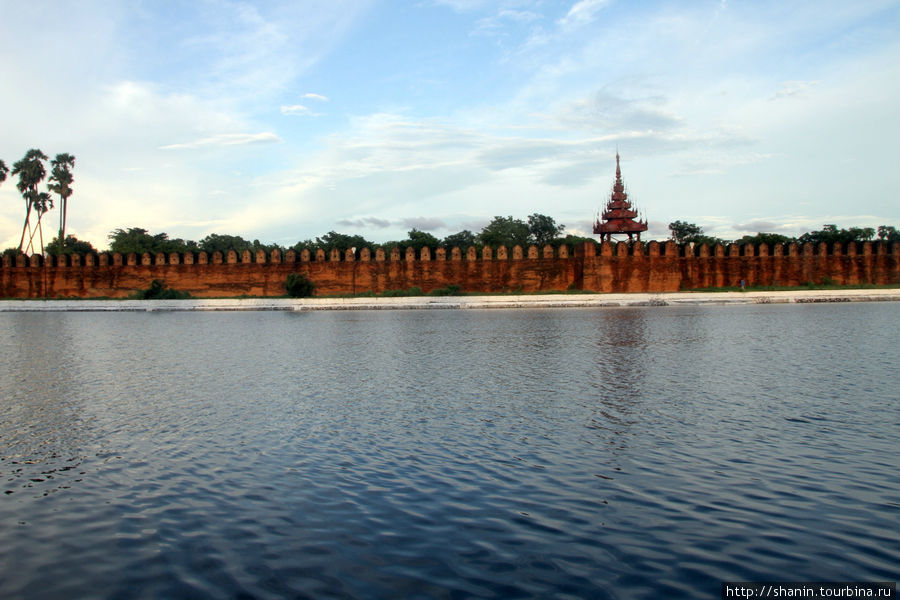 Прогулка вокруг Королевского дворца Мандалай, Мьянма