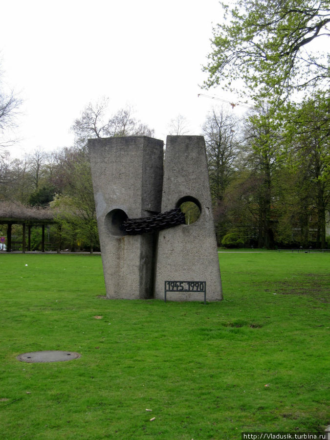 В Германии популярны странные памятники, которые я не понимаю. Я не про этот конкретный памятник, а в целом. Мюнстер, Германия