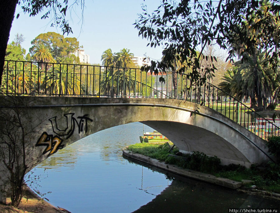 Сад Campo Grande — здесь не ступает нога туриста Лиссабон, Португалия