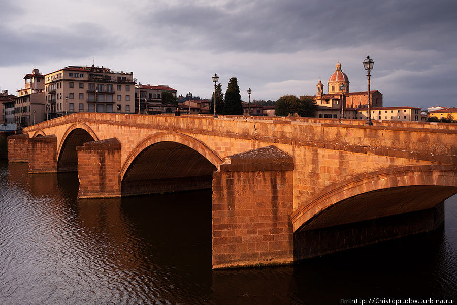 Мост Ponte alla Carraia. Флоренция, Италия