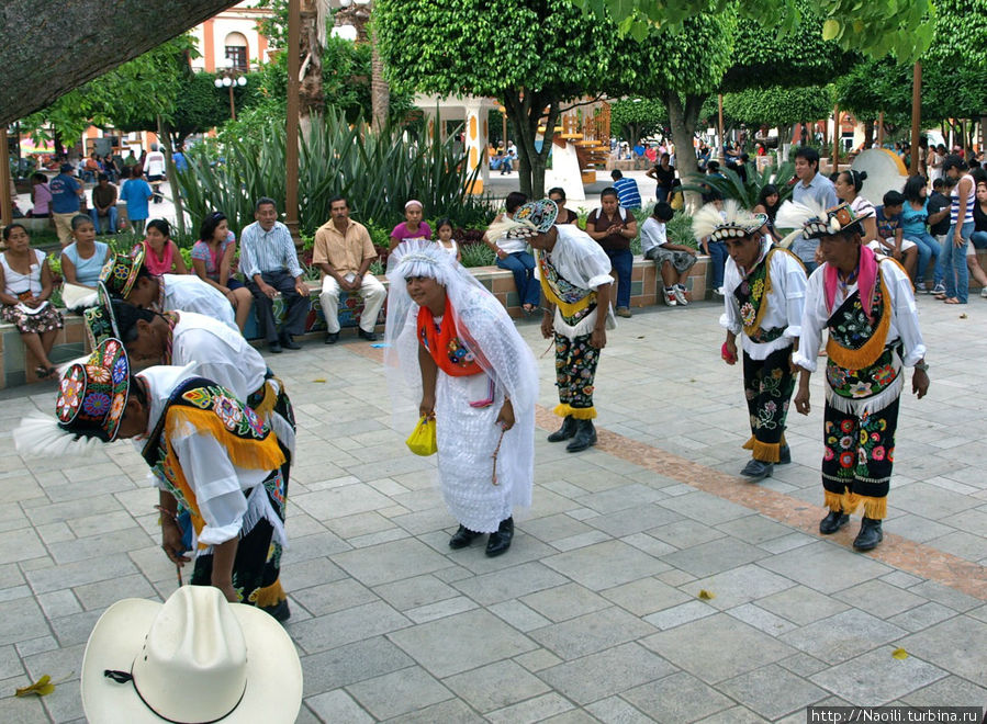 танец акробатов Папантла-да-Оларте, Мексика