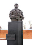 Памятник Дмитрию Пожарскому стоит в Зарайске не зря.  В 1610-1611 он был воеводой в городе. Он подавлял мятеж сторонников Лжедмитрия II и уничтожал всяких перебежчиков к полякам. Из Зарайска же он отправился на Москву с первым ополчением.