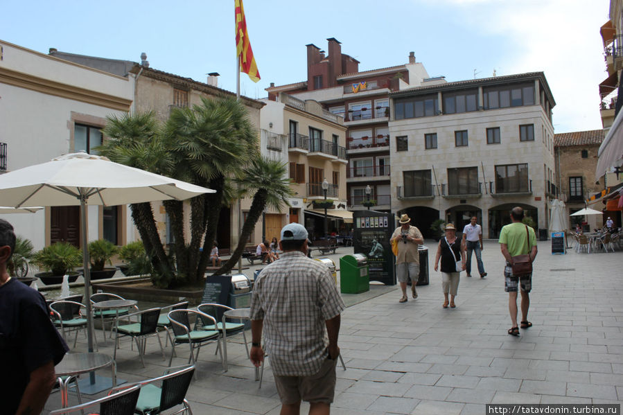 неожиданные маленькие площади Калелья, Испания