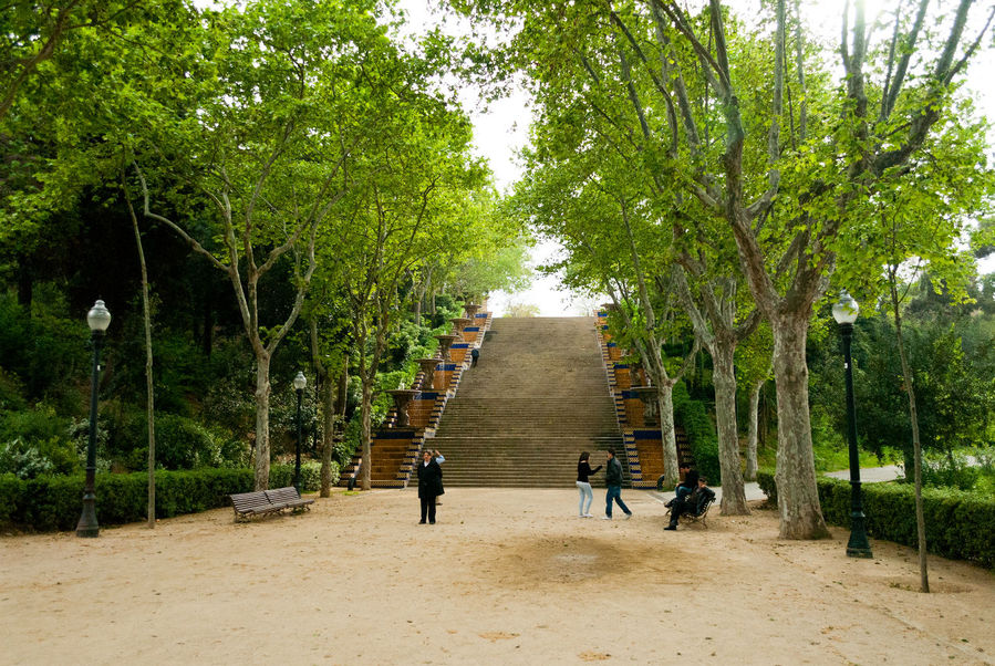 А вокруг приятный парк. Барселона, Испания