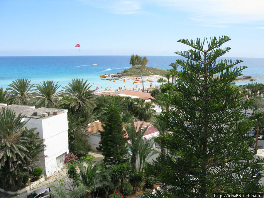 Пляж  Nissi Beach (вид с балкона отеля  Adams Beach) Айя-Напа, Кипр
