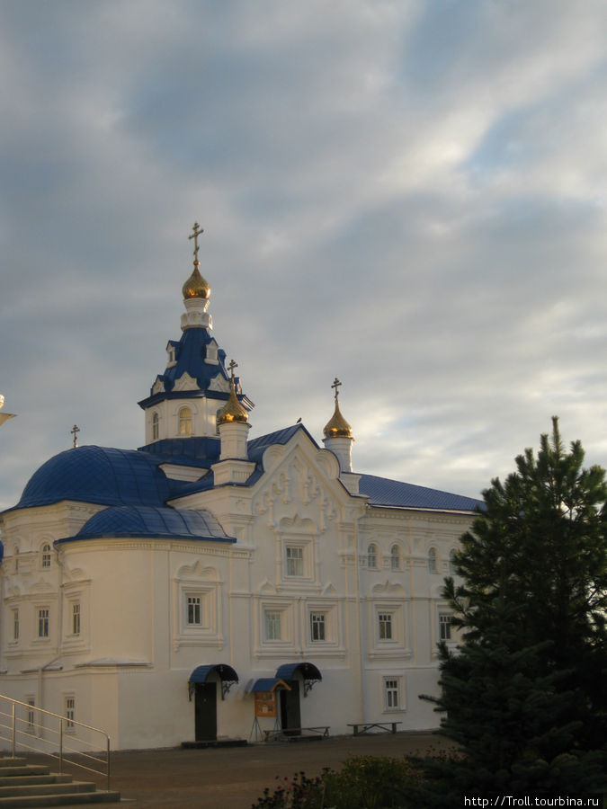 Центральное строение монастыря Казань, Россия