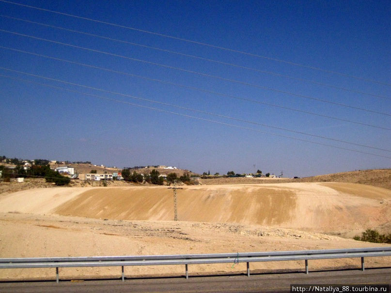 Дорога к мертвому морю лежит через Иудейскую пустыню Мертвое море, Израиль