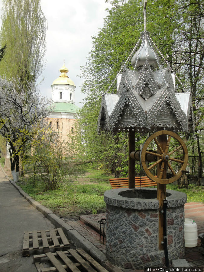 Источник со святой водой Киев, Украина