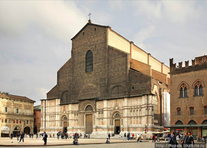 Церковь Сан- Петронио Болонья, Италия