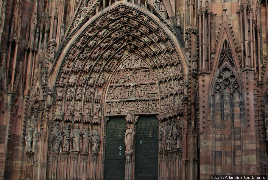Страсбургский собор Notre-Dame, осень, снова цветут каштаны Страсбург, Франция