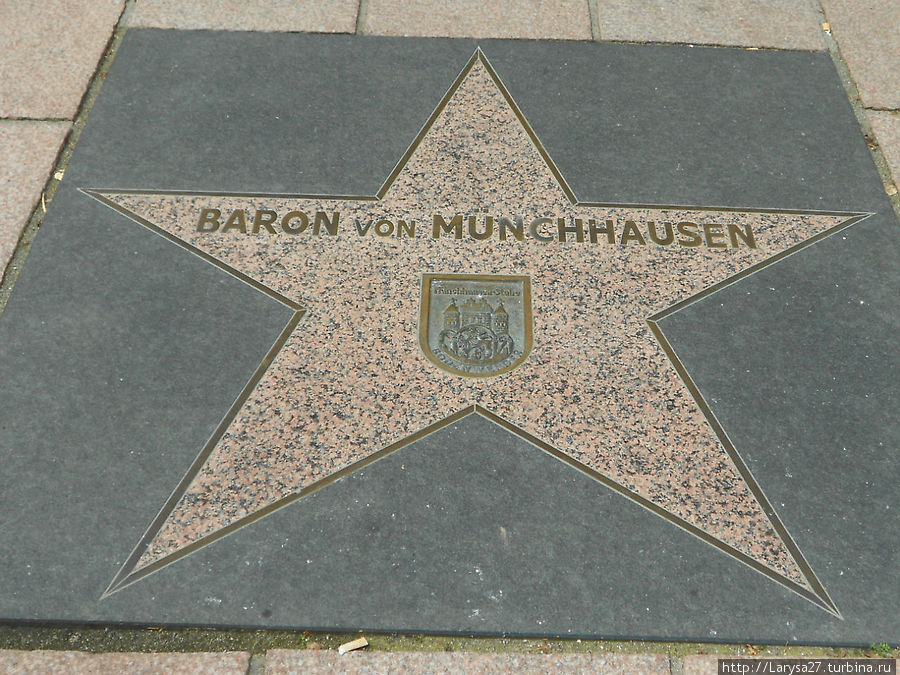 Звезда Мюнхаузена на тротуаре Боденвердер, Германия