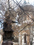 Памятник Петру I. Установлен в 1998 г.
