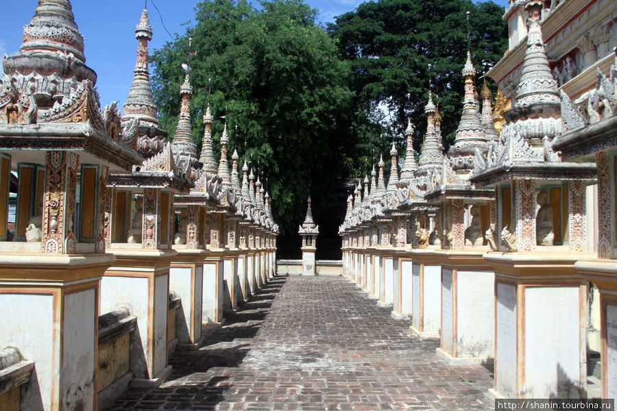 На территории комплекса Тамбудхе Монива, Мьянма