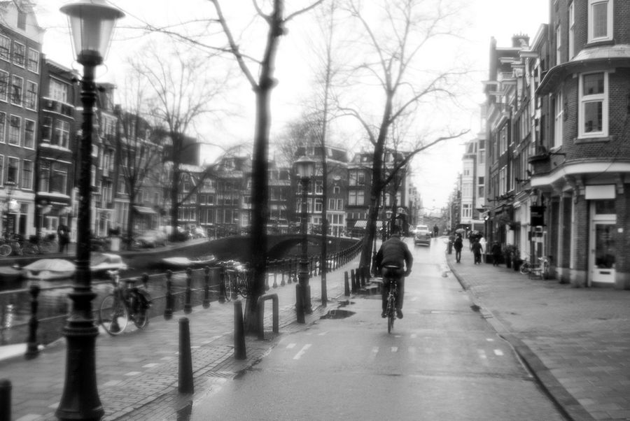 Со временем к велосипеду просто прирастаешь, а к моросящему дождю привыкаешь. И тогда начинается настоящее единение с городом. Амстердам, Нидерланды