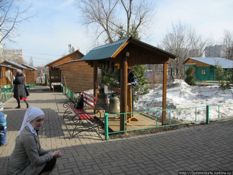 Крестный ход в Церкви Живоначальной Троицы в Чертанове Москва, Россия