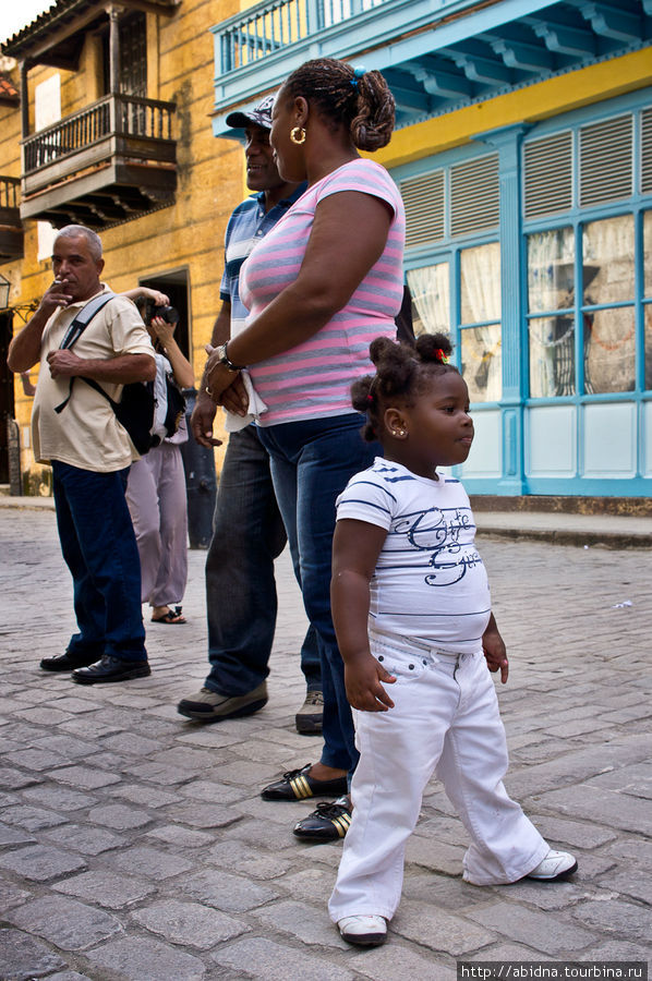Колоритная малышка, правда? Гавана, Куба