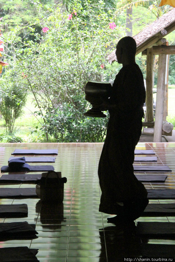Обед с монахами Мае-Хонг-Сон, Таиланд