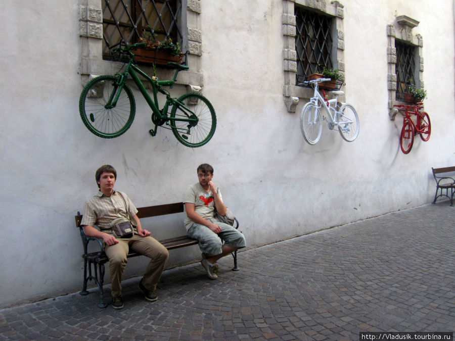 Велосипеды, как элементы декора, там повсюду Арко, Италия