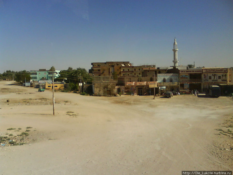 Просто квартал, пригород Луксора Египет