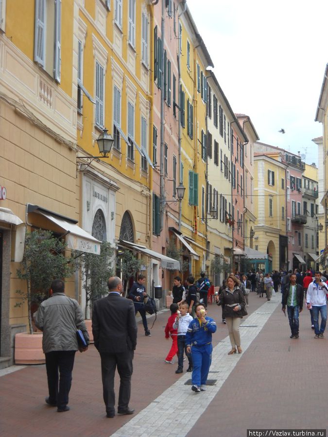 Торговая улица Империя, Италия