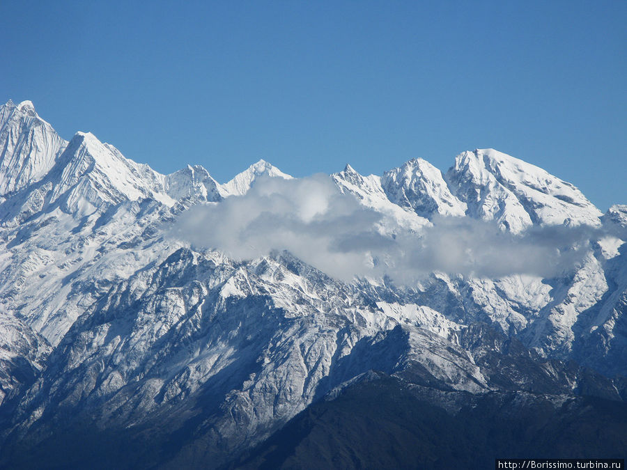 Снегу в горах этой весной было много. Непал