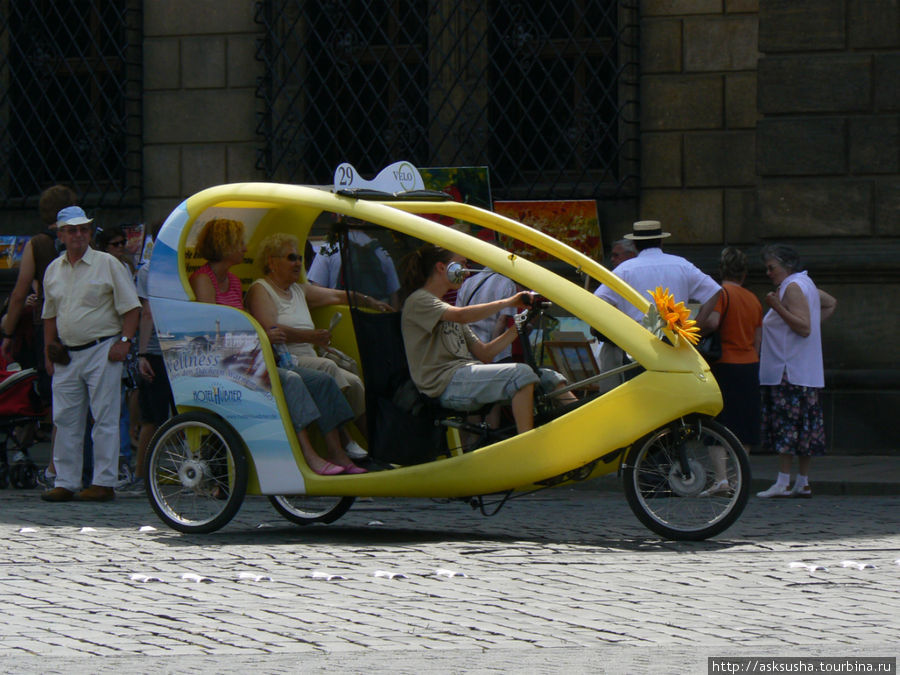 Дрезденское рикша-такси для туристов. Дрезден, Германия