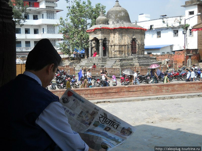 И жили катмандинцы долго и счастливо рядом: буддисты, индуисты, христиане и хиппи с треккерами. Гокьо, Непал